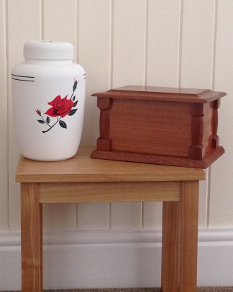 Eco Cornstarch Urn & Solid Mahogany Casket